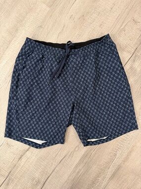 Lululemon Bowline Short *8"
IKat Check White True Navy